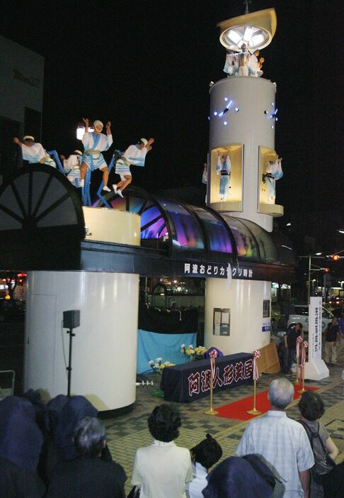 以前は観光客らを楽しませていた阿波踊りのからくり時計=2007年、徳島市紺屋町