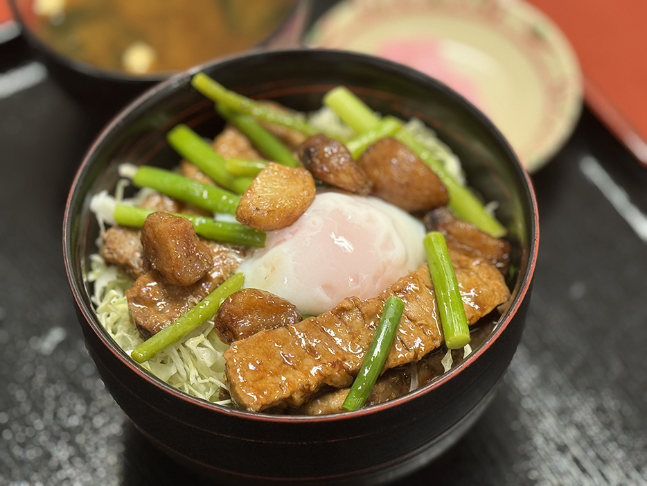 EXPASA御在所（下り）「にんにくマシマシ　スタミナとんてき丼　温玉添え」