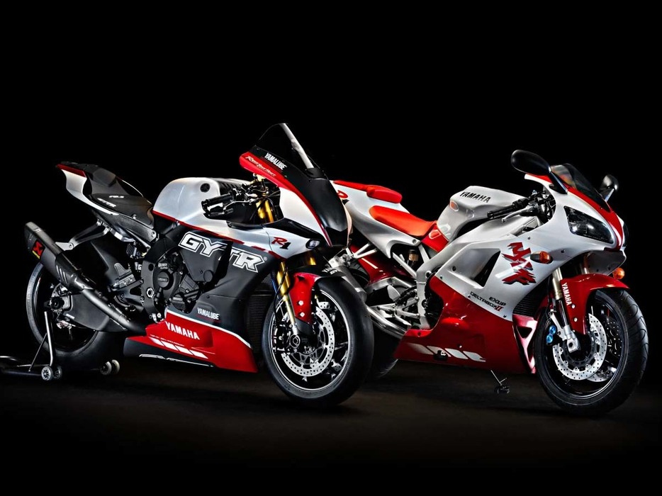 R1 GYTR PRO 25th Anniversaryは、右の初代YZF-R1の25周年を記念したサーキット仕様。GYTRパーツでパフォーマンスアップしており、今後はこのような形でも販売が継続されると思われる。