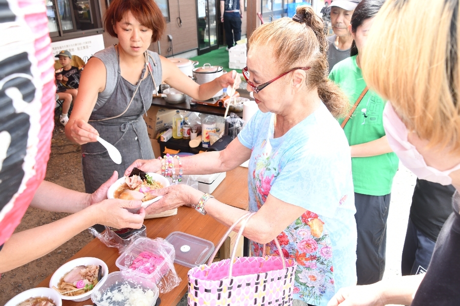 「拉麺またたび」提供の青森県産材を使ったラーメンなどが人気を集めている北前船寄港地祭