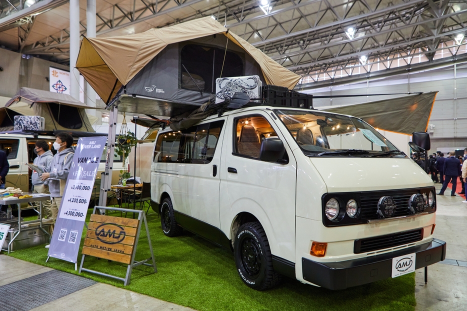 さまざまな車両やアウトドアグッズが展示（昨年の様子）