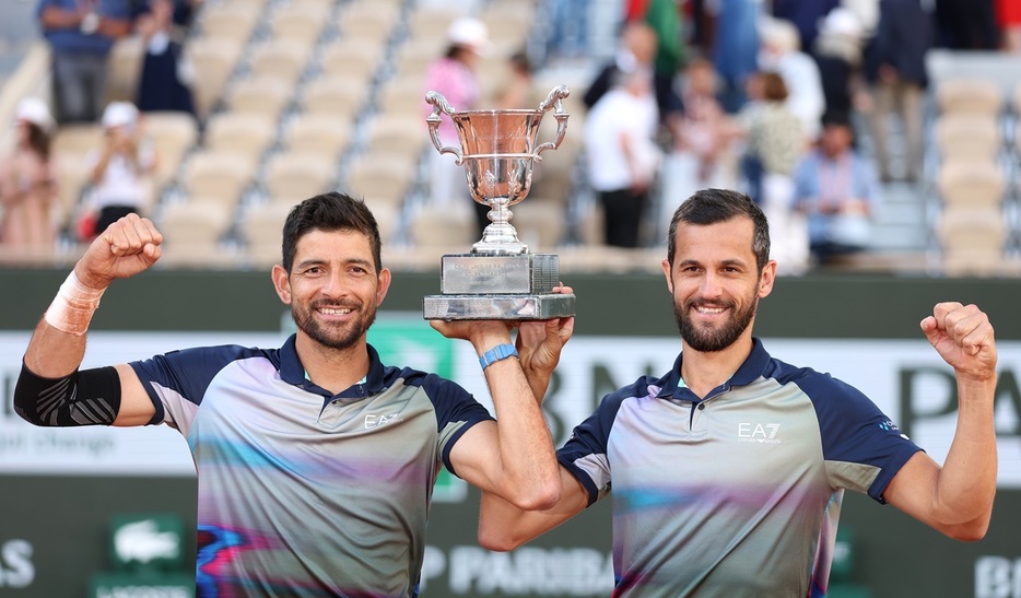 「フレンチ・オープン」（フランス・パリ）の男子ダブルスで優勝を飾ったマルセロ・アレバロ（エルサルバドル／左）とマテ・パビッチ（クロアチア）（Getty Images）