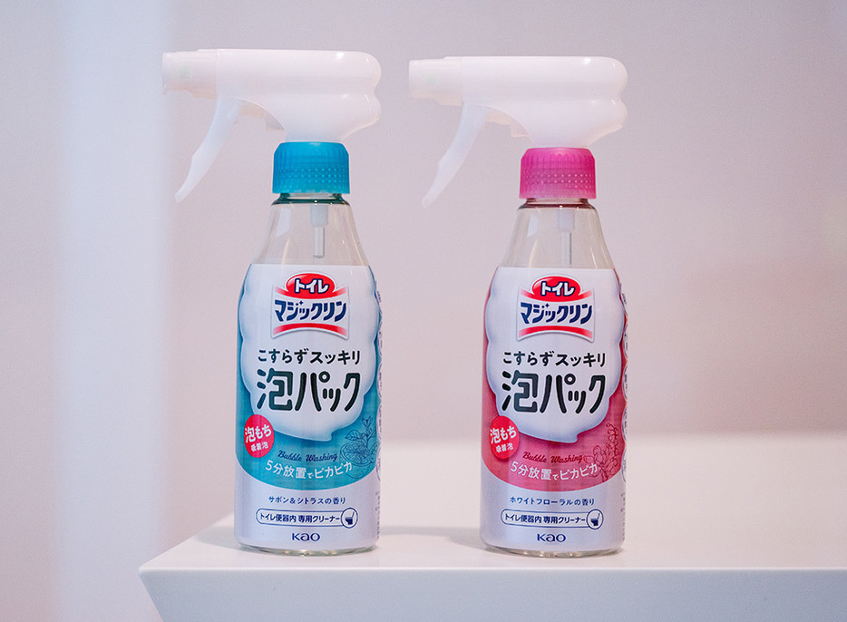 大ヒット中のトイレマジックリン こすらずスッキリ泡パック。実勢価格は440円（税込み）