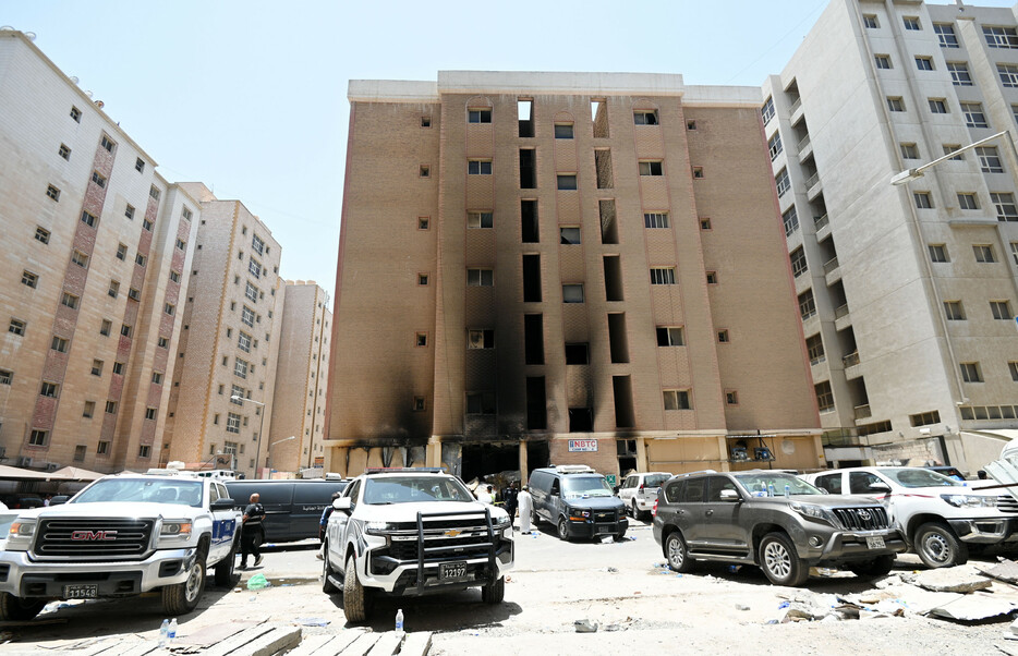 中東クウェートの首都クウェート市近郊で１２日、建物火災が発生し、少なくとも４９人が死亡した。建物には外国人労働者が住んでおり、インドの地方当局はインド人４１人が死亡したと明らかにした。