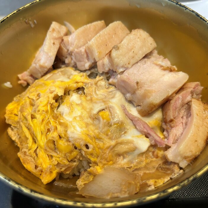 「DX柔らかポークの薬味たっぷり玉子丼」