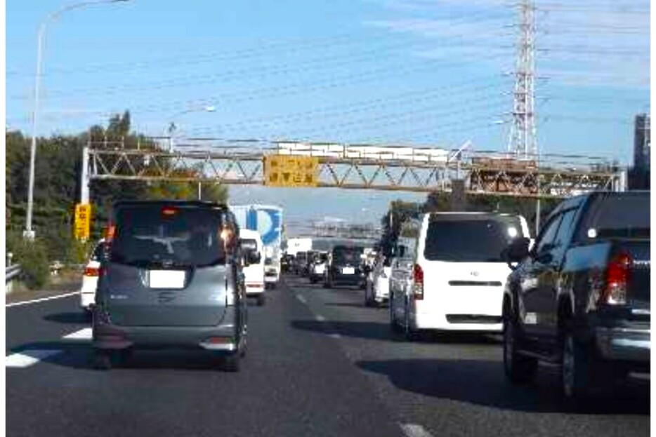 渋滞する第二神明道路（画像：国土交通省）。