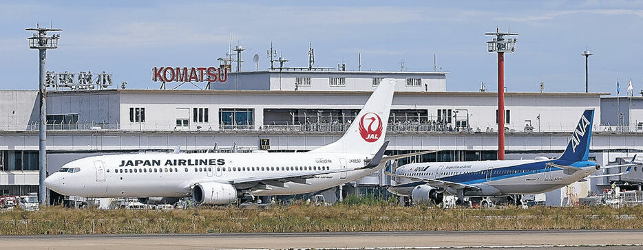 北陸新幹線県内全線開業で羽田便の利用者が減少している小松空港