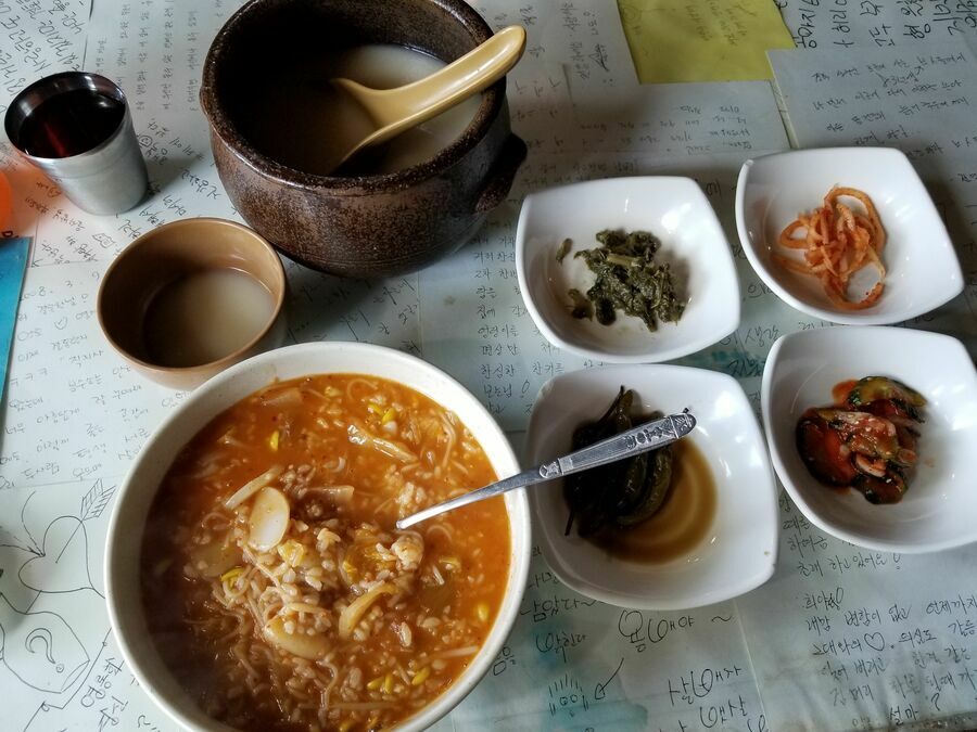 慶尚道の郷土料理・ケンシギは熟成キムチを使った具だくさんのお粥