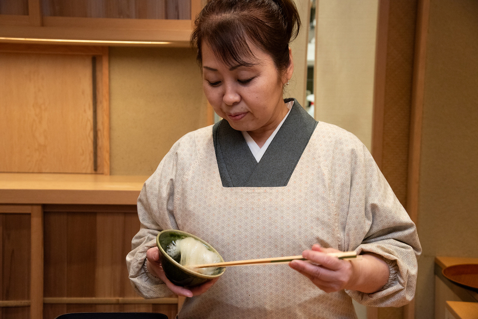 女将の篠﨑由美さん