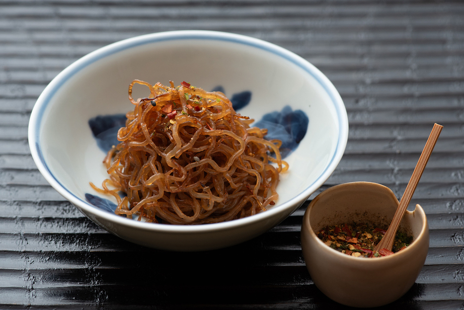 数種類をブレンドしたオリジナルの七味をかければ、さらにご飯の進む味に