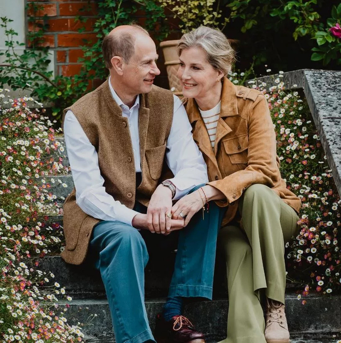 エドワード王子とその妻エディンバラ伯爵夫人ソフィー妃は、結婚25周年記念日の際、これまで以上に愛情深さを見せた。（2024年6月19日）photography: Abaca