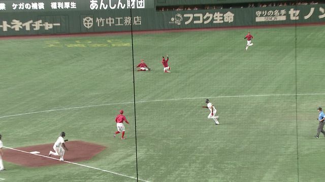 広島ショート小園海斗選手が背走キャッチ（画像：日テレジータス）