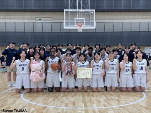 関東大会女子を制した日本航空 [写真]＝田島早苗