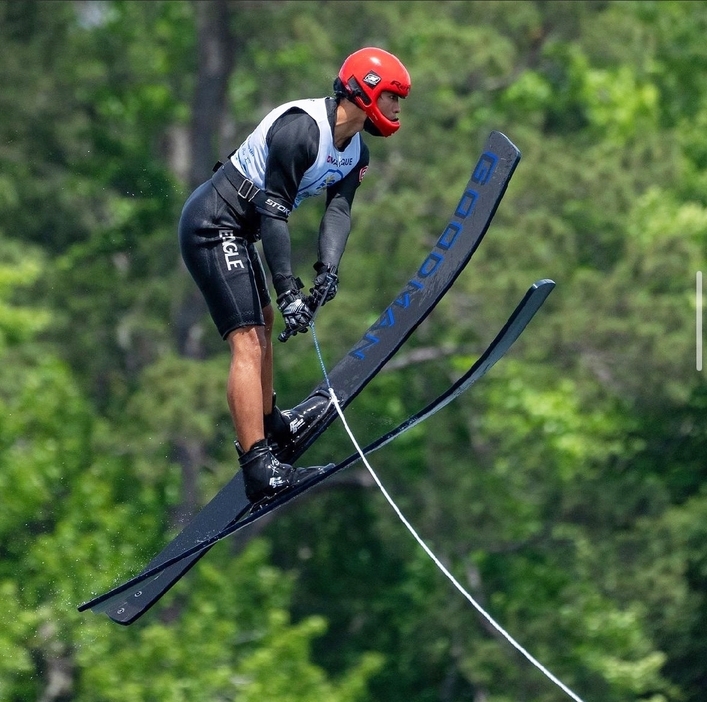 マスターズトーナメントで水上スキーのジュニアメンクラス・ジャンプ種目に出場し、大健闘した中村成さん＝5月下旬、米ジョージア州