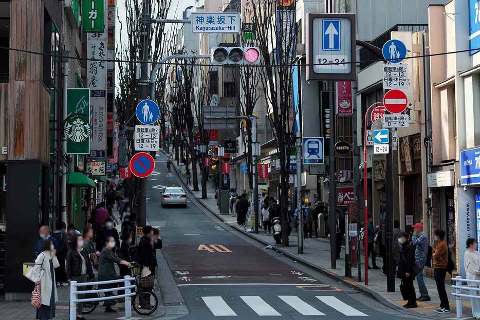 東京・神楽坂に代表される、時間帯によって一方通行の進行方向が変わる道路、それが「逆転式一方通行」だ。