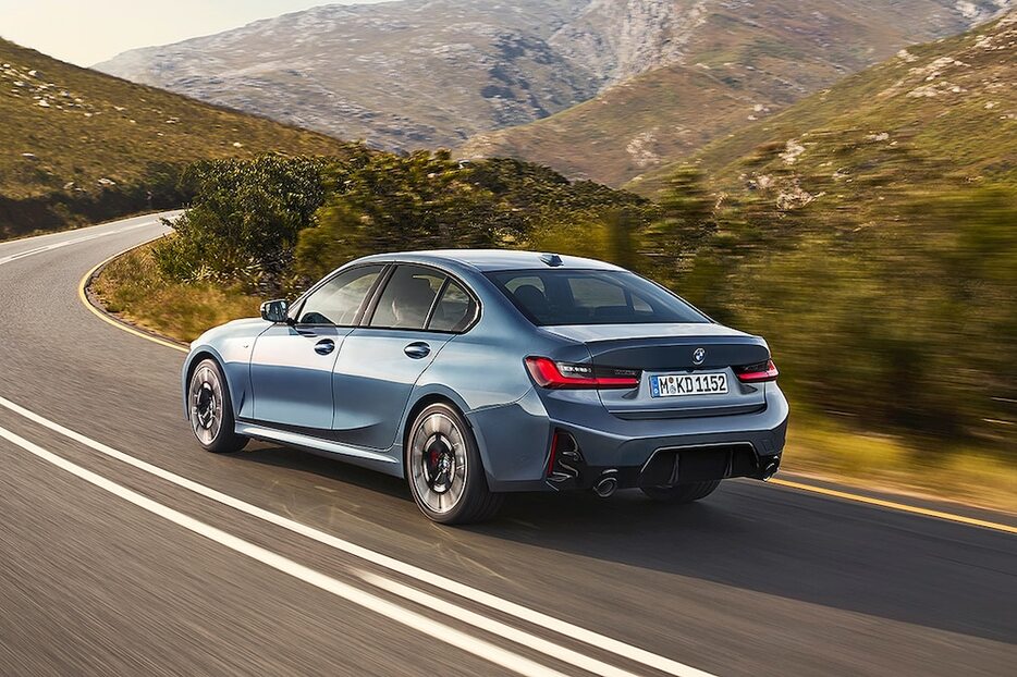 BMW 3シリーズの新色は「アークティックレースブルーメタリック」（写真）と「ファイアレッドメタリック」の2色。
