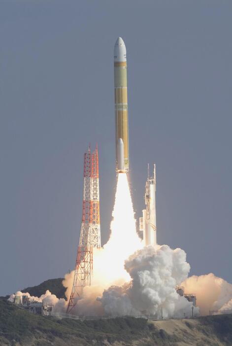 2月、打ち上げに成功したH3ロケットの2号機＝鹿児島県の種子島宇宙センター