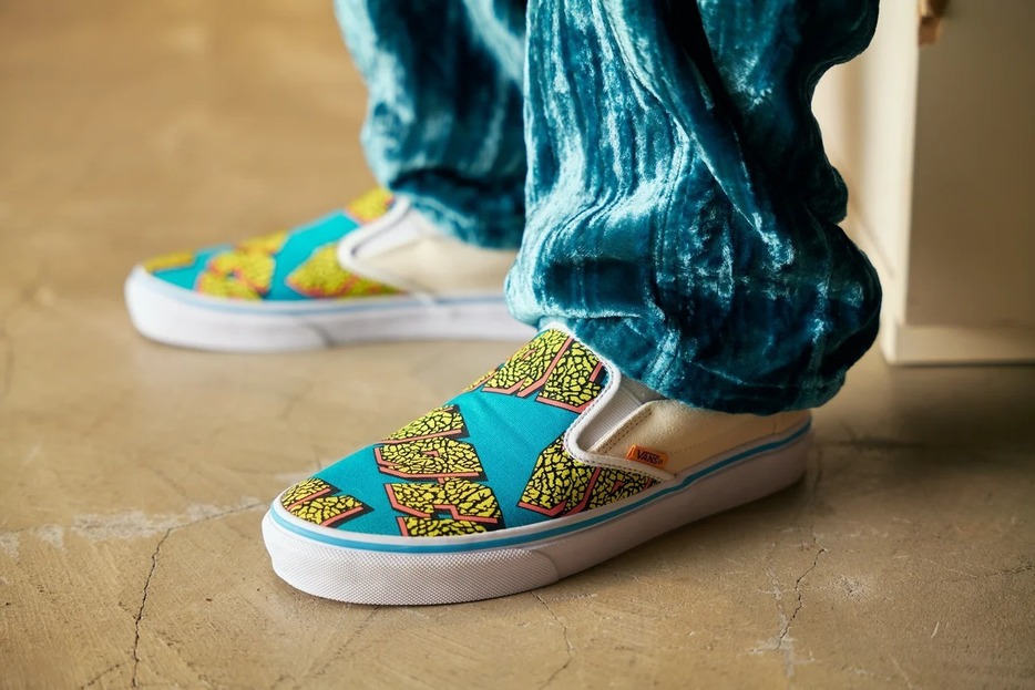 LINDOR SLIP-ON ¥12,100 カラー：TURQUOISE / FLAMINGO