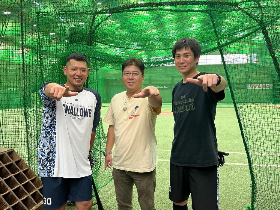 左から、西田明央選手、真中満、川端慎吾選手