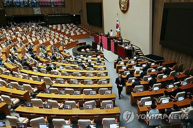 第22代国会の初の本会議が開かれた＝5日、ソウル（聯合ニュース）