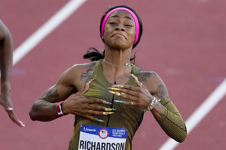 陸上のパリ五輪米国代表選考会、女子100メートルを制したシャカリ・リチャードソン＝22日、オレゴン州ユージン（AP＝共同）