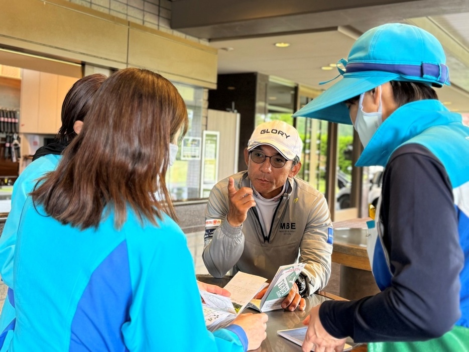 研修が終わってからも、個別に質問対応する森本氏。