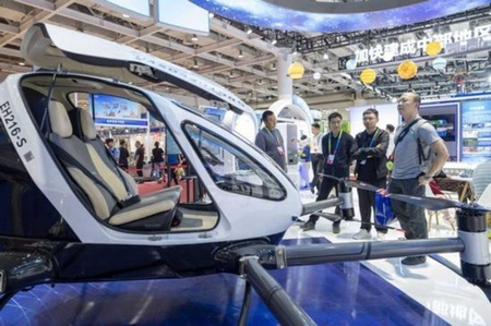湖南省長沙市で開催された「中国中部博覧会2024年」に展示されたeVTOL航空機（2024年5月31日撮影、提供写真）。