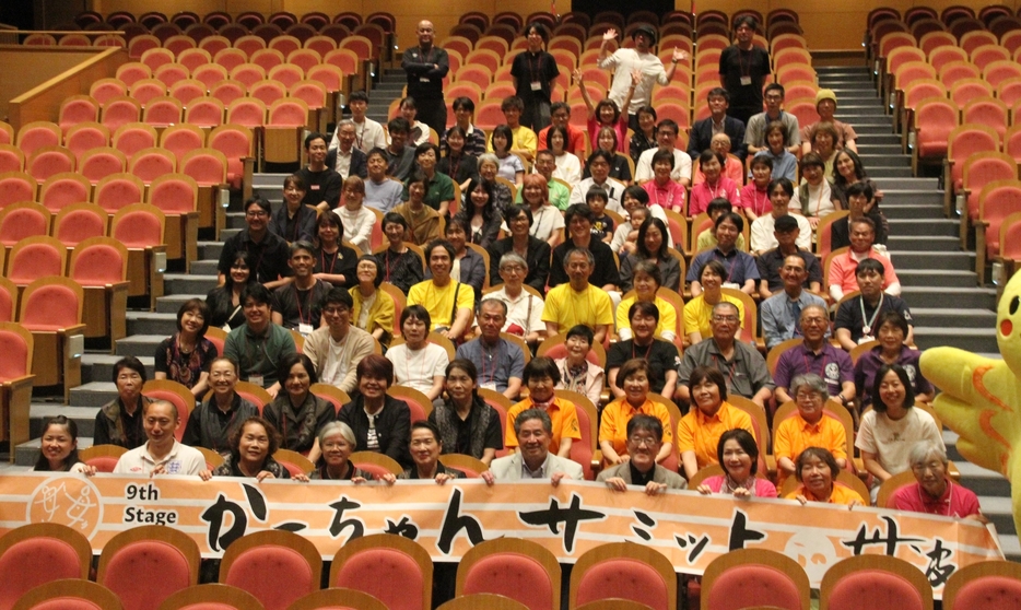 約80人が参加し、九州以外で初めて本格開催された「かーちゃんサミット」＝兵庫県丹波市市島町上田で