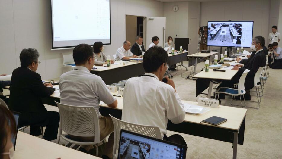 岐阜県庁で開かれた地盤の専門家らによる委員会の第3回会合＝24日午後