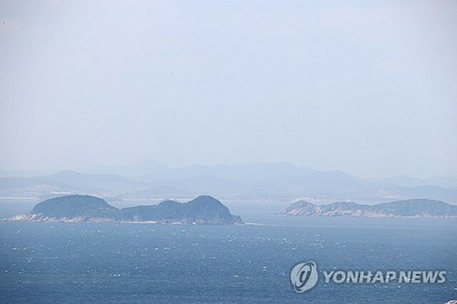 GPSの妨害電波が発信されているとみられる北朝鮮の島を韓国側から見た様子（仁川市甕津郡提供）＝（聯合ニュース）≪転載・転用禁止≫