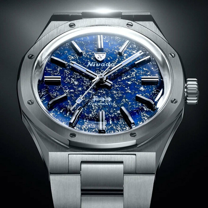 1879年に設立されたスイスの腕時計ブランド“ニバダ・グレンヒェン”は、1970年代に愛されたクラシックスポーツウオッチ“F77”の最新作4モデルをリリース。そのうち3モデルを2024年6月15日より先行販売を開始する。