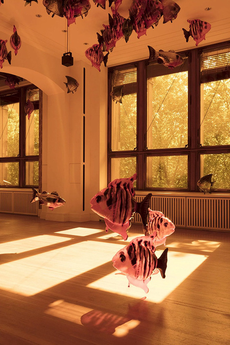 《私の部屋は金魚鉢》2018年　展示風景：グロピウス・バウ、ベルリン、2018年