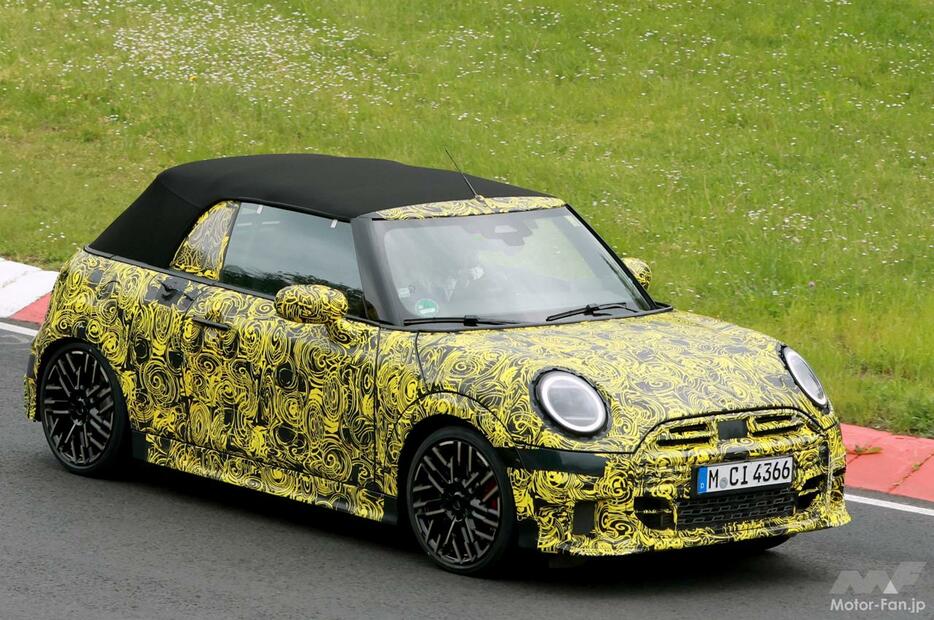 MINI JCW コンバーチブル 新型プロトタイプ　スパイショット