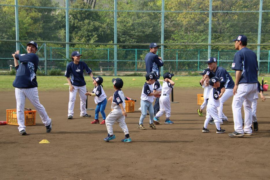 都内で展開されている「東京ヤクルトスワローズ ベースボールアカデミー」（撮影：白石怜平）