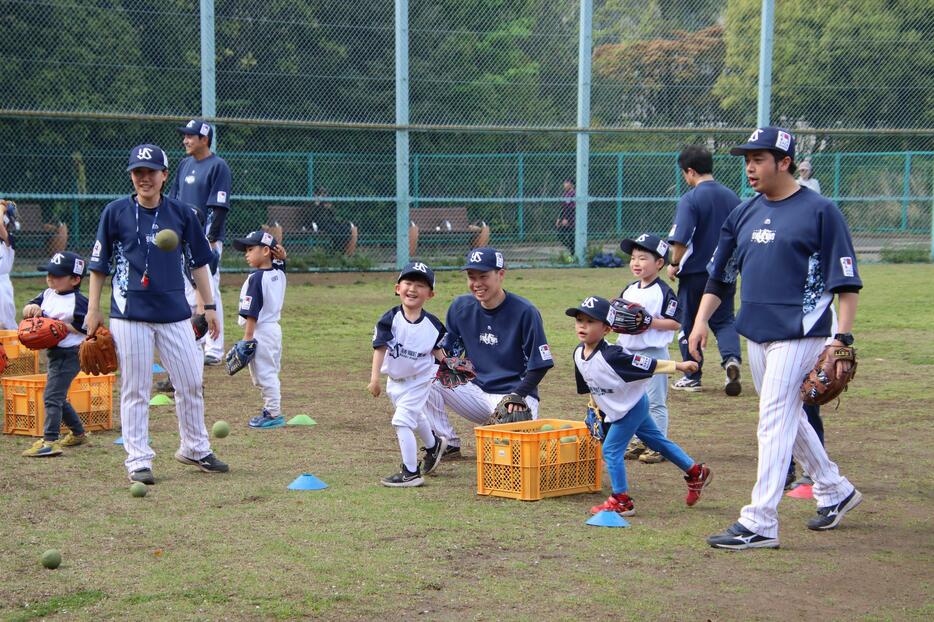 左から石附・住田・川島の3コーチ（撮影：白石怜平）