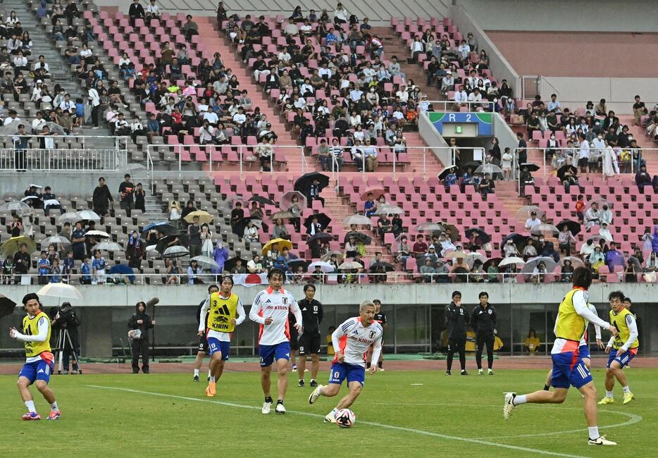 ホットスタッフフィールド広島で一般公開されたサッカー日本代表の練習