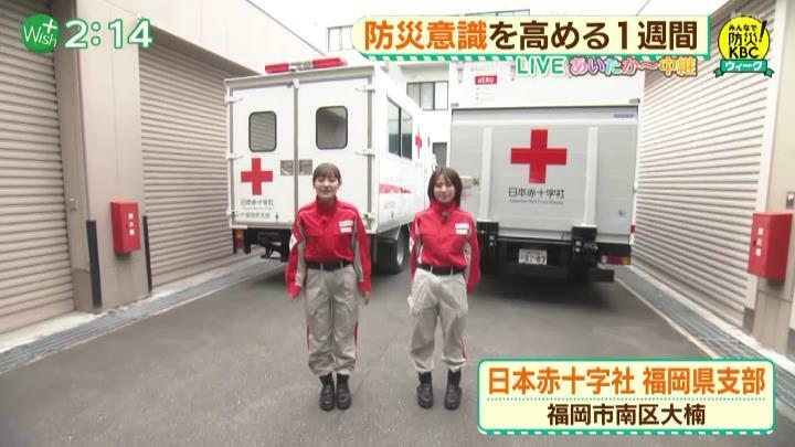 日本赤十字社福岡支部総務課の白石朋子さん(右)、深川優月リポーター(左)