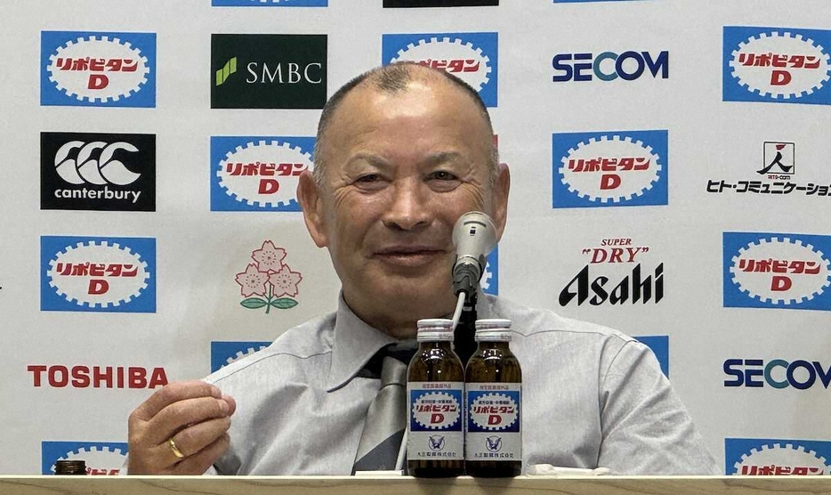 ＜日本・イングランド＞9年ぶりに日本代表の指揮官に復帰し、試合後の会見でユーモアを交えながら話すエディー・ジョーンズ・ヘッドコーチ