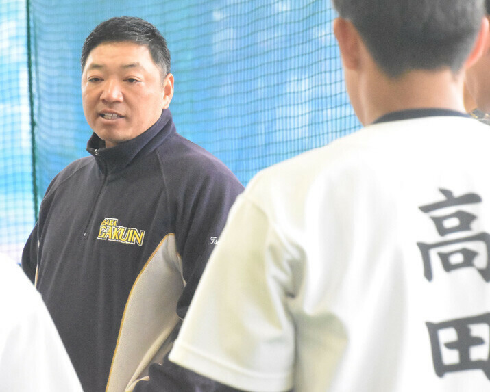 辻盛英一監督（大阪・大阪学院大高）　カリスマ経営者の顔も持つ辻盛氏は、2010年から22年まで大阪市立大の監督を務め、23年3月に大阪学院大高の監督に就任。目標は「大阪一」ではなく「日本一」
