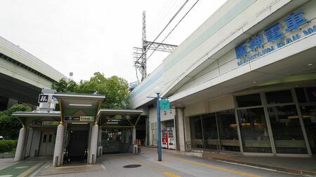 野田阪神駅の出入り口。すぐ横には阪神本線の野田駅がある（撮影：伊原薫）