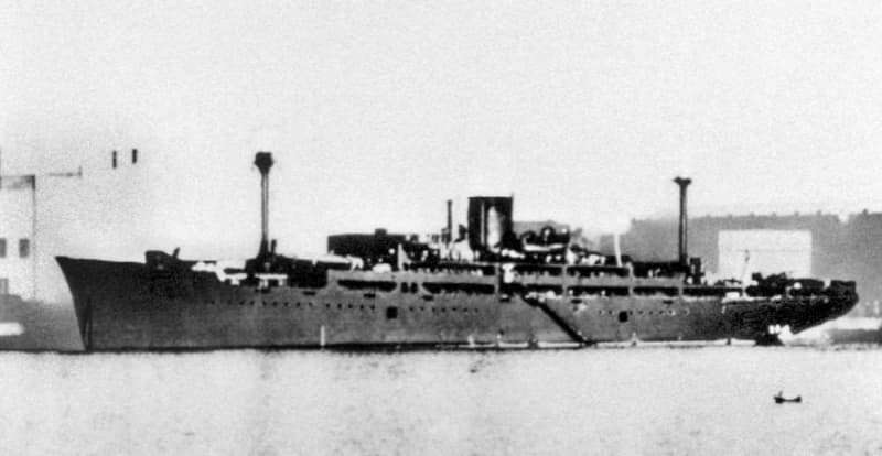 １９４２年ごろ輸送船として使われていた浮島丸（艦船研究家の福井静夫さん撮影）