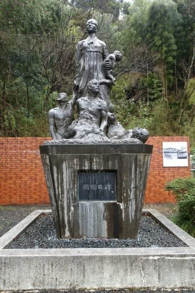 京都府舞鶴市の沈没地点近くにある「殉難の碑」＝２０２４年２月