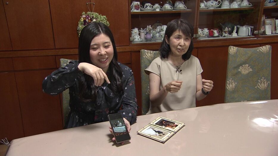 左から杉村久瑠実さんと母親の小山奈緒美さん