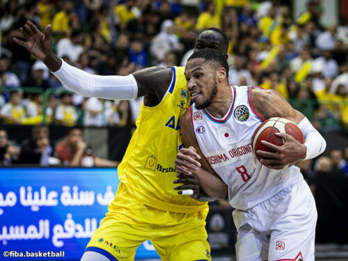 ゲームハイ29得点でチームをけん引したブラックシアー（右）［写真］＝fiba.basketball