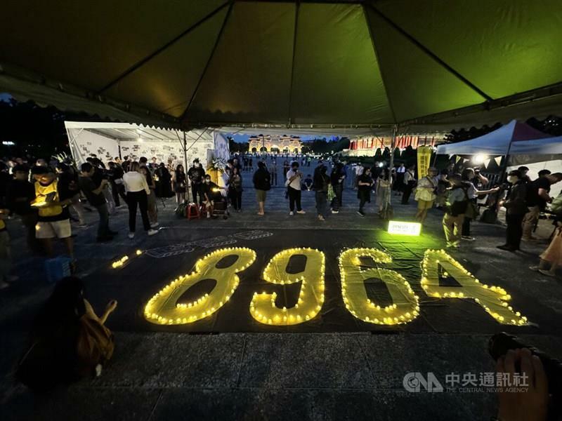 約2千人が参加した天安門事件の追悼集会＝2024年6月4日、台北市