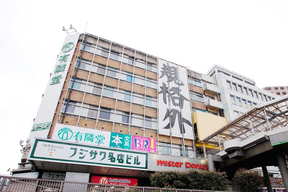 ２０２７年夏の営業終了が決まったフジサワ名店ビル＝２１日、藤沢市