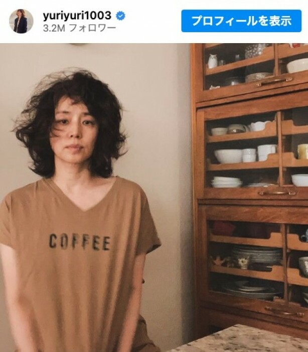 ダイナミックな寝癖姿　※「石田ゆり子」インスタグラム