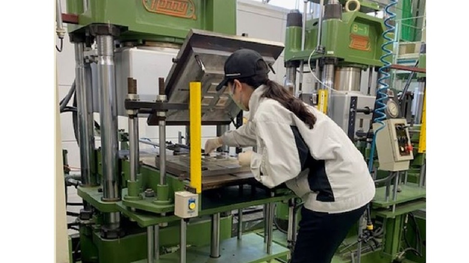 授業の一環の就業体験では製造業で機械を使った実習をすることも