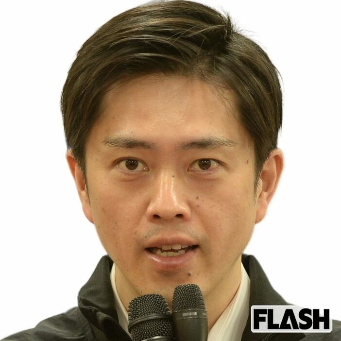 大阪府の吉村洋文知事は、紙の入場券販売を要請したと報じられた