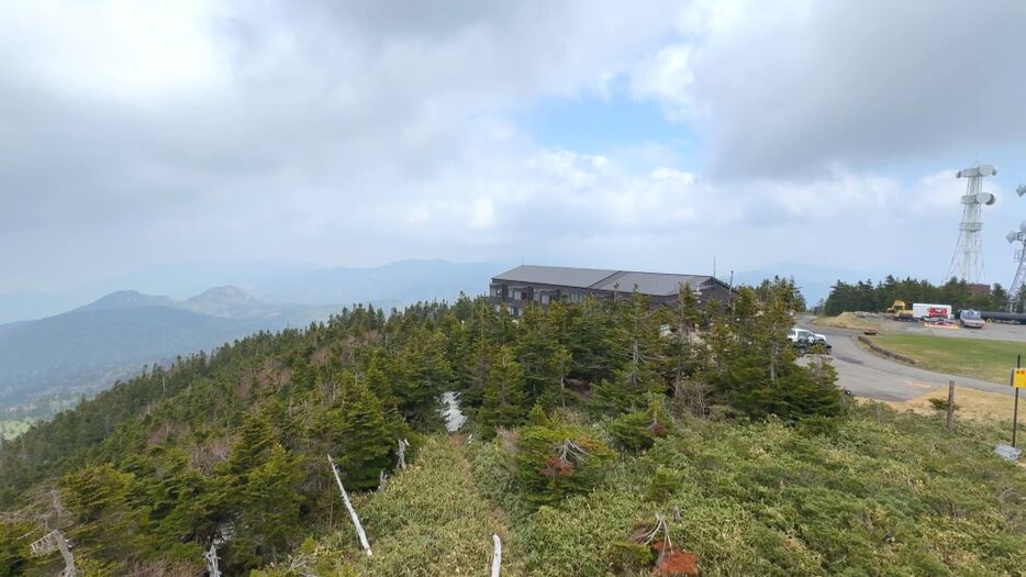 標高2307mの横手山頂ヒュッテ